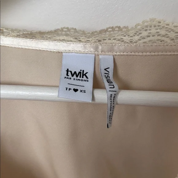 twik Cream Satin Lace-Trim Cropped Blouse-xs - Picture 3 of 12